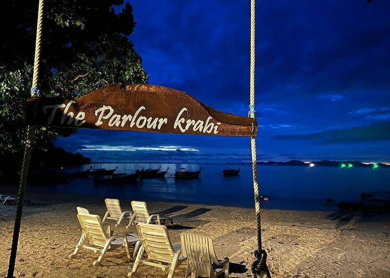 Гостиница The Parlour Krabi