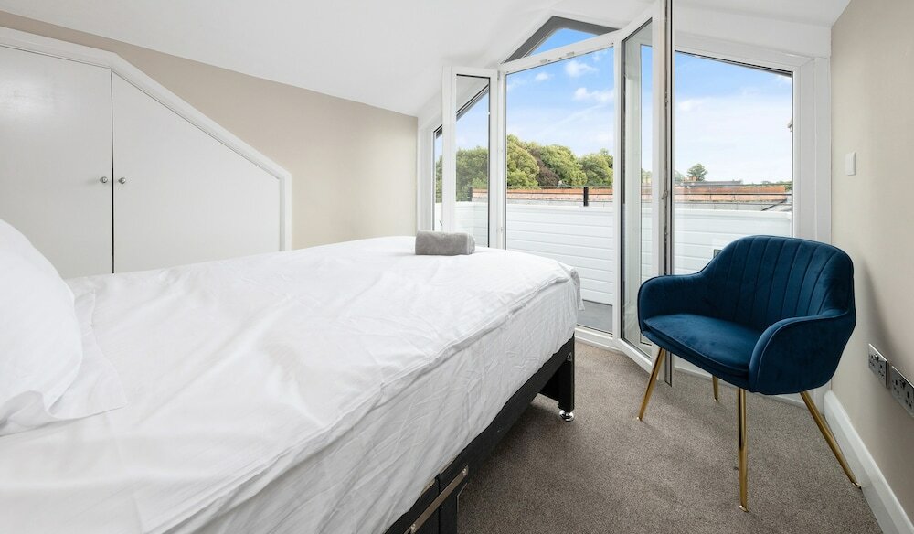 Фото Brand New Unique 2 Bedroom Apartment