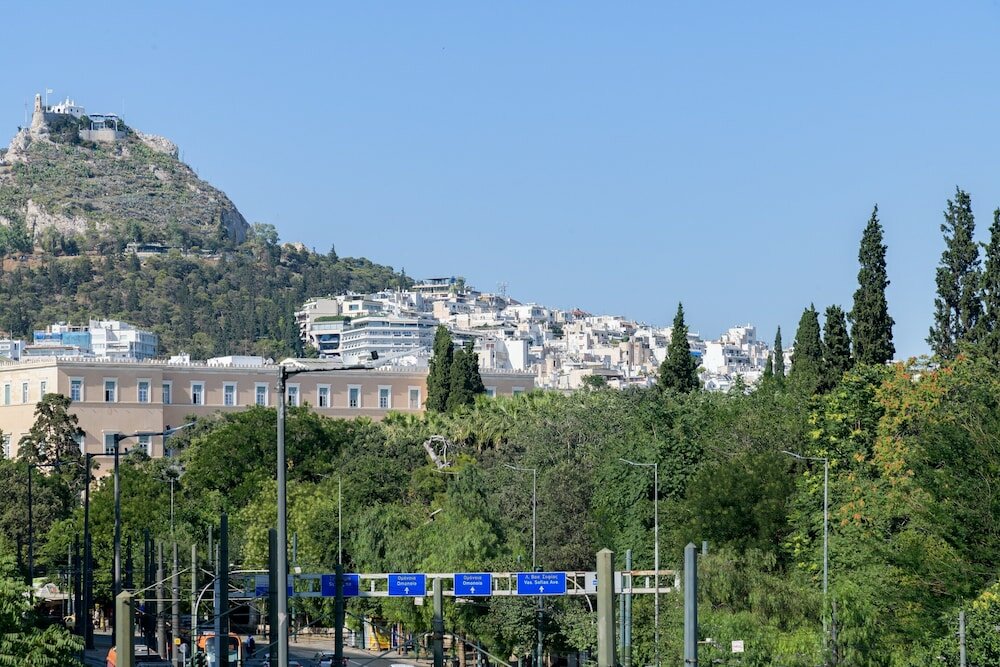 Фото Lush Sapphire apt in the heart of Athens
