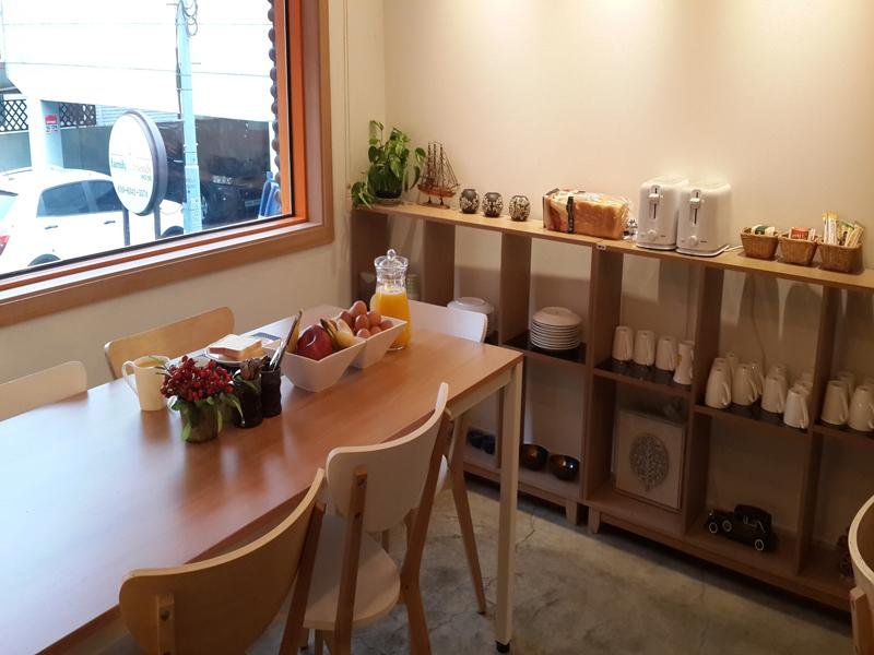 Фото High Street Guest House Hongdae