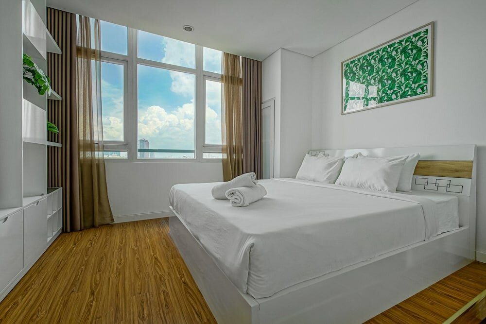 Фото City by night Ben Thanh Apartments