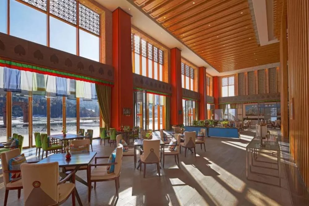 Фото Evergrande Hotel Nyingchi