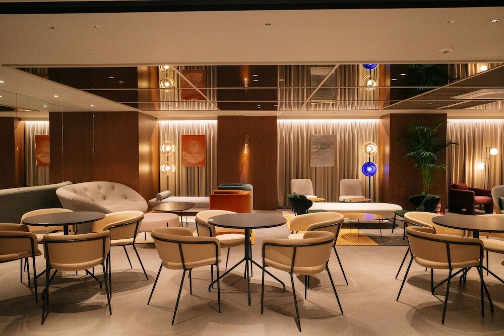 Фото The Connoisseur Residence Hotel