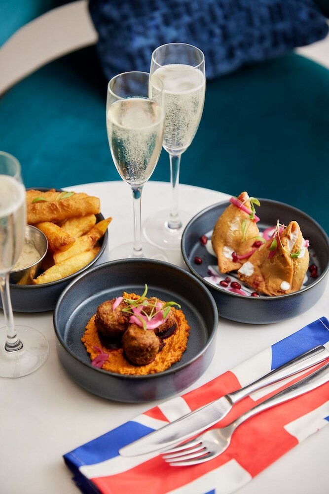 Фото The Cumberland London