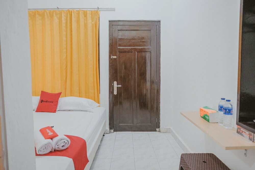 Фото RedDoorz Syariah near Mall Boemi Kedaton Lampung 2