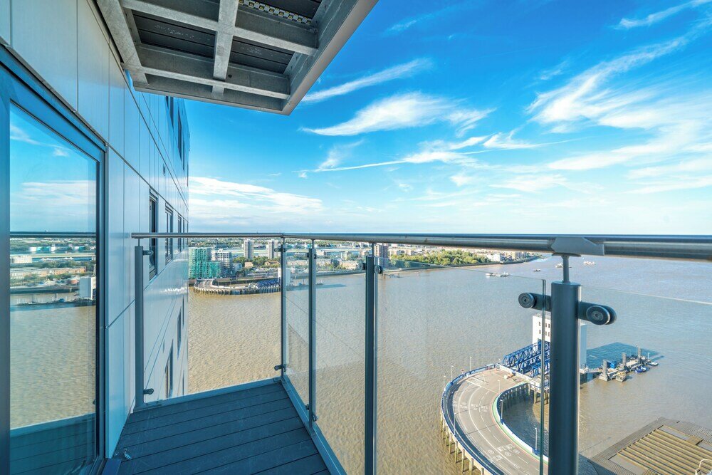 Фото Skyvillion - Woolwich 2-Bed Apartments