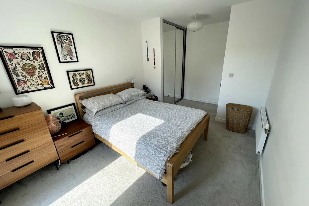 Фото Stylish 1 Bedroom Apartment in Poplar With a Shared Gym