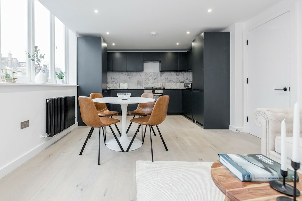 Фото Perfect Holiday Escape - 1 and 2 Bedroom Deluxe Apartments at Liverpool Street