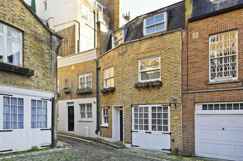 Гостиница Sweet Marble Arch 2 Bedroom Mews House в Лондоне