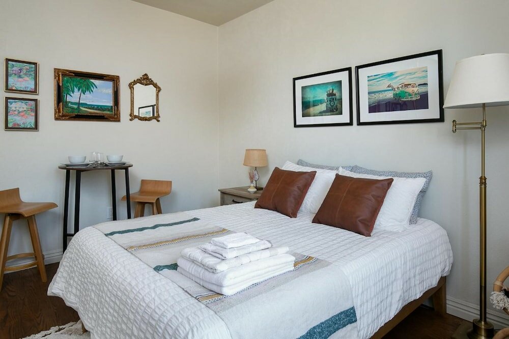 Фото Beautiful Studio Near Hollywood! Sleeps 2!