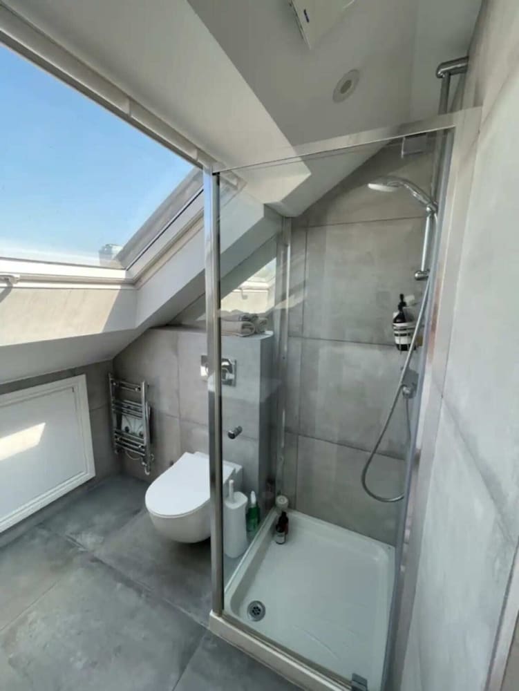 Фото Stylish & Bright 3bd Flat With Balcony - Fulham