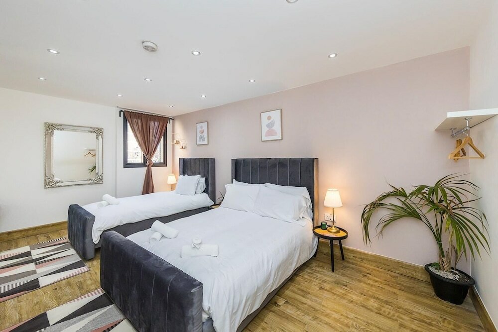 Фото Edgware Hub