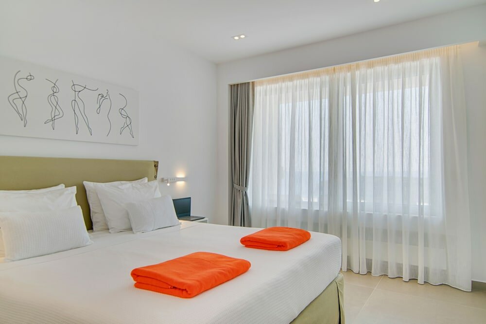 Фото Livinghome Suites