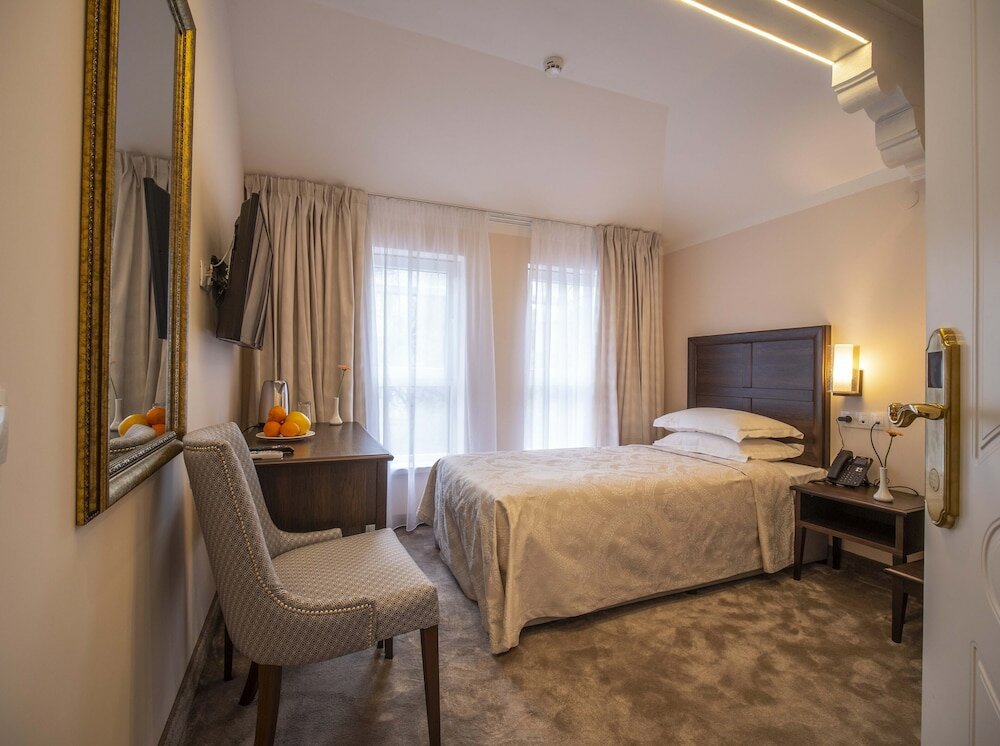 Фото The Moon Boutique Hotel