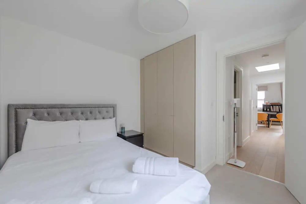 Фото Modern & Centrally Located 2bd Flat - Marble Arch!