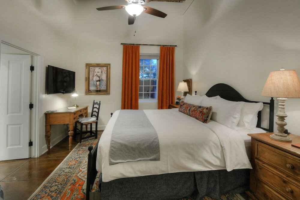Фото The Armory Park Inn