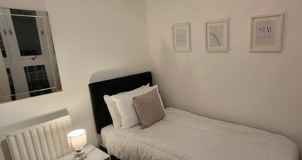 Фото Canary Wharf - Colt Street