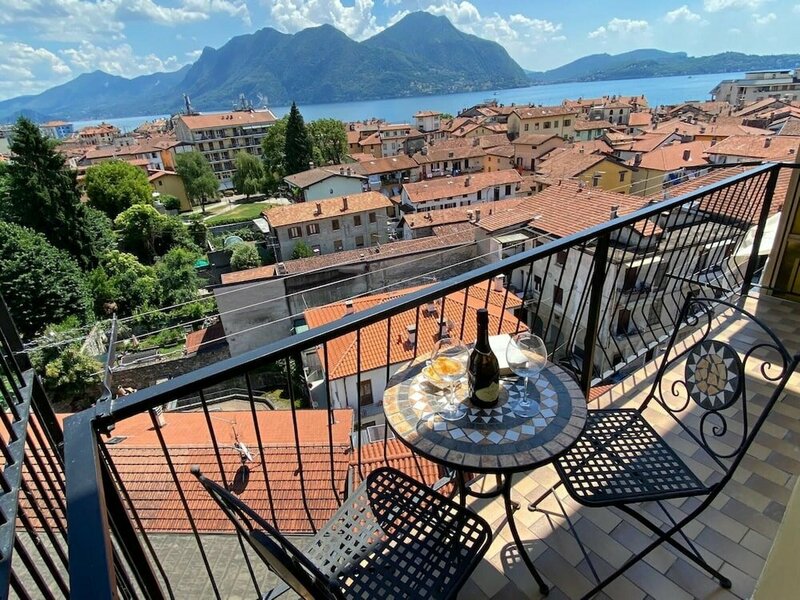 Апартаменты Romantica Suite Modern Apartment in Verbania Intra в Вербании