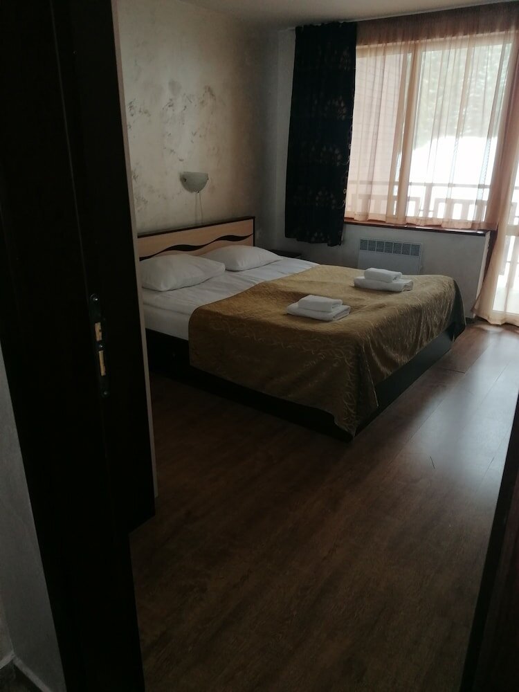 Фото Forest Nook Aparthotel