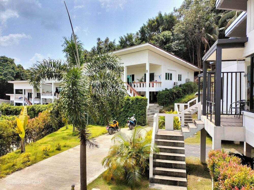 Фото Naiwok Hills