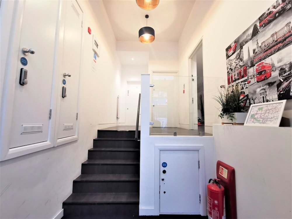 Фото Spacious Double Room with en-suite - 1b