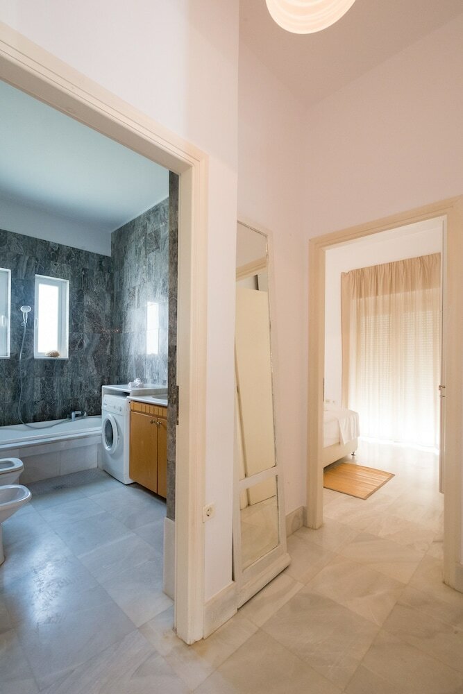 Фото Steps to the beach family Home in Agioi Apostoloi