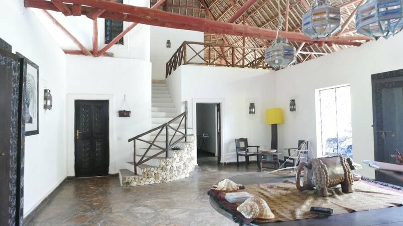 Гостиница Maembe House
