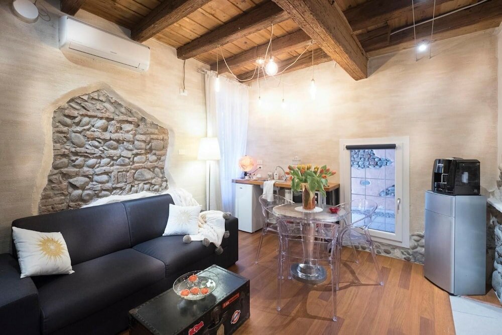 Фото Abbraccio di Romeo e Giulietta