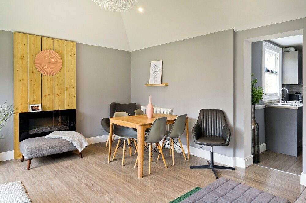 Фото Stylish Family Home by Twickenham Stadium by Underthedoormat