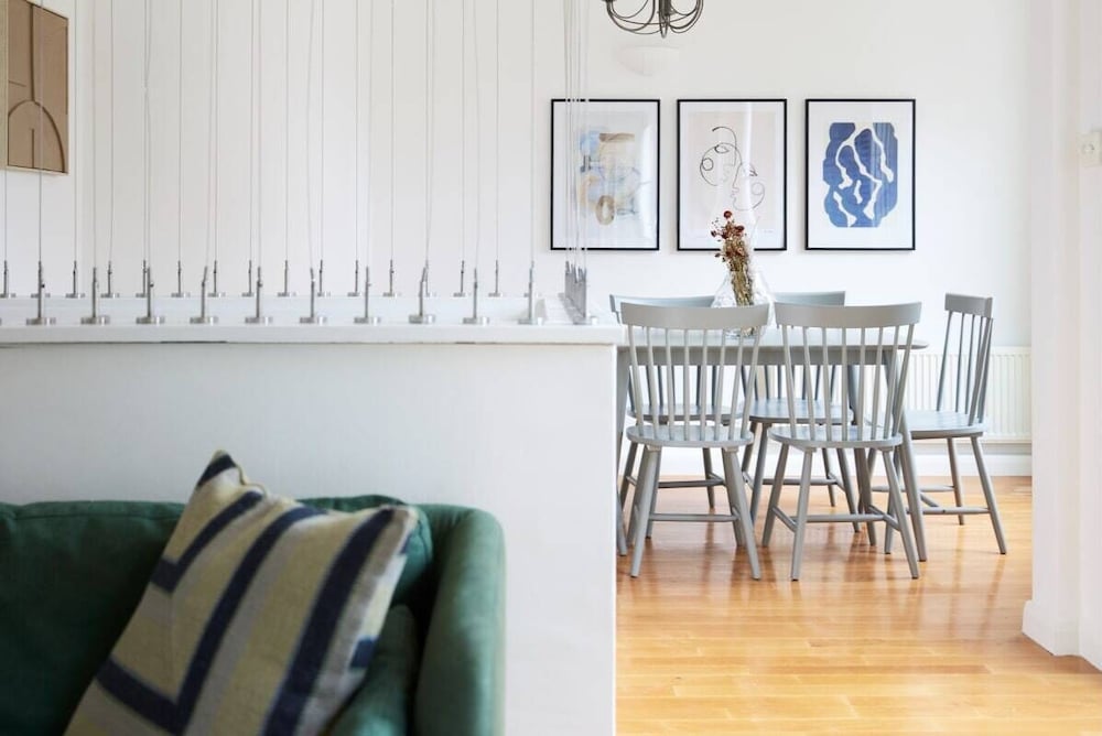 Фото The London Nest - Trendy 3bdr House