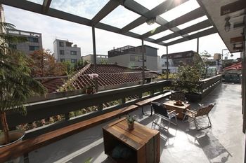 Фото Hongdae Guesthouse Pajamaparty - Hostel