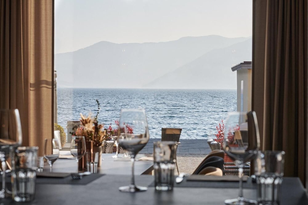 Фото Vista Lakefront Boutique Hotel