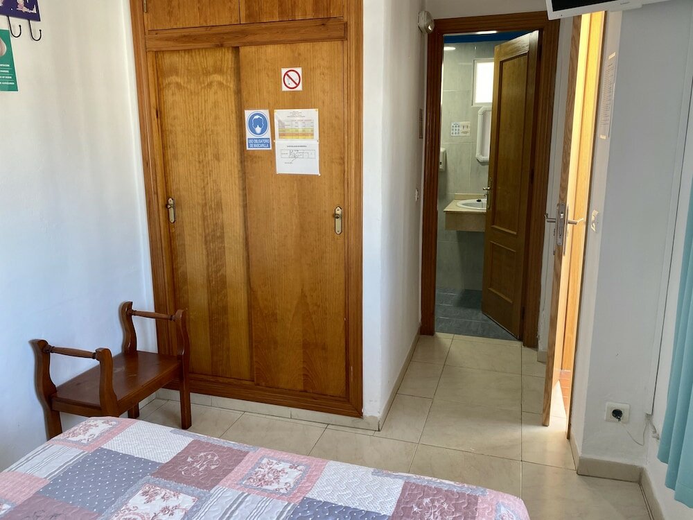 Фото Hostal Dianes