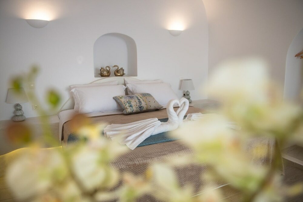 Фото Sun Angelos Oia - Luxury Cave Suites