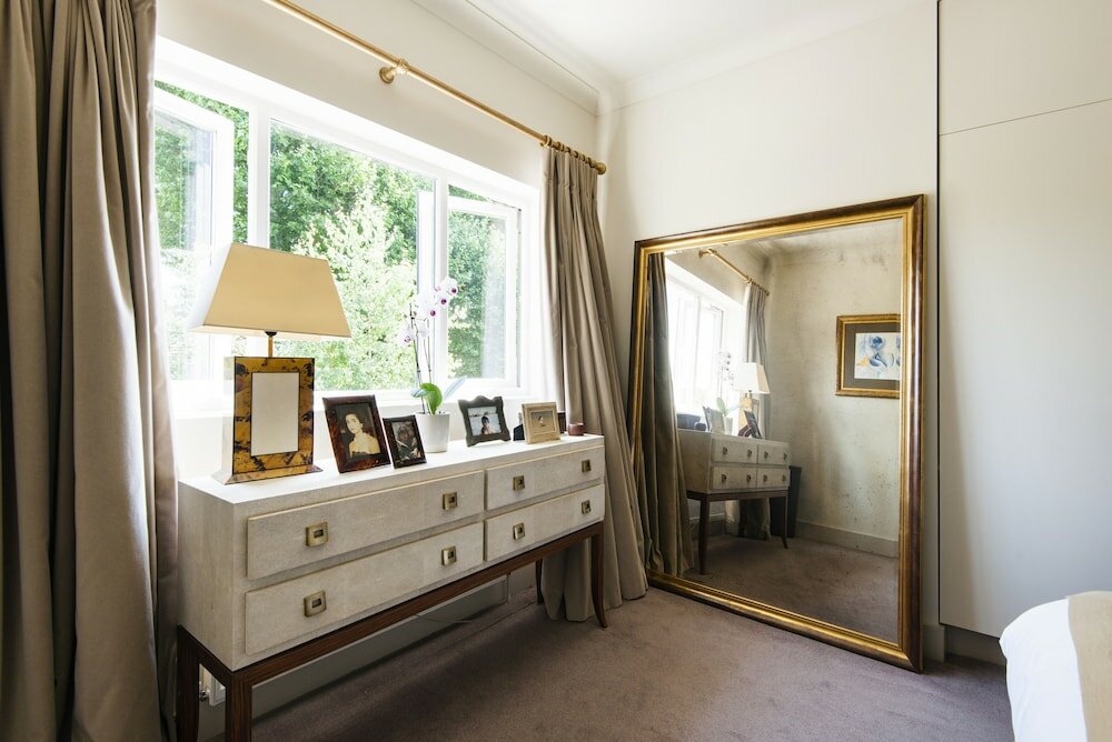 Фото Exquisite East Acton Home Close to Shepherds Bush by Underthedoormat