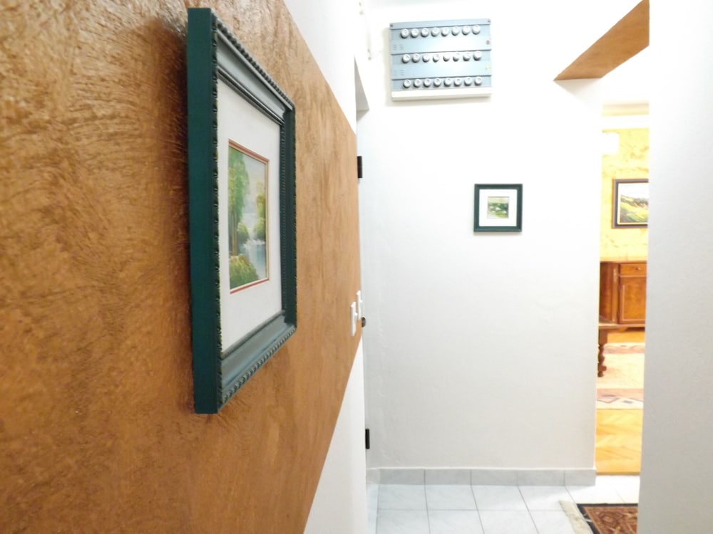 Фото Three Bedroom Apartment With Garden