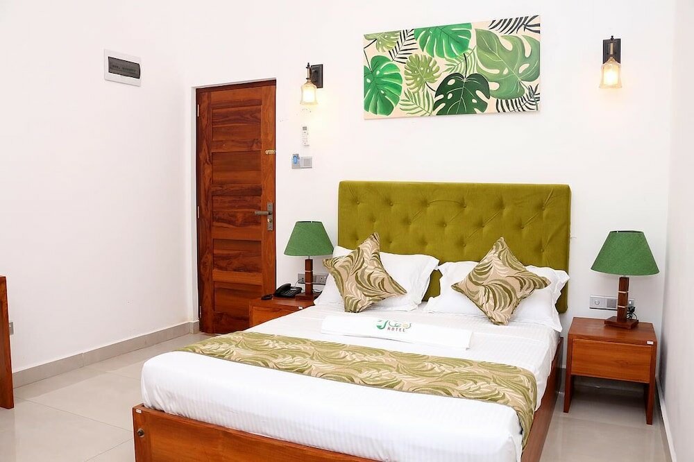 Фото J Leaf Hotel