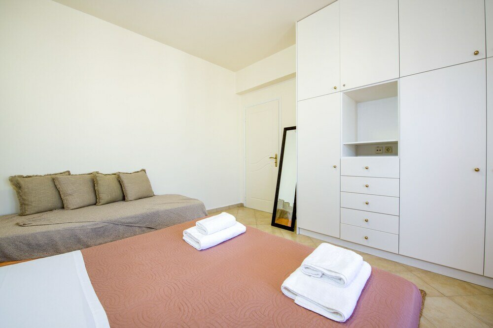 Фото Dione Apartment with Terrace near Kalathas beach