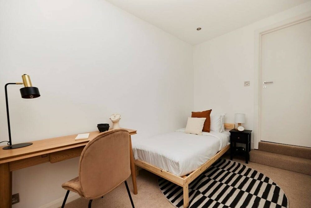 Фото The London Nest - Trendy 3bdr House