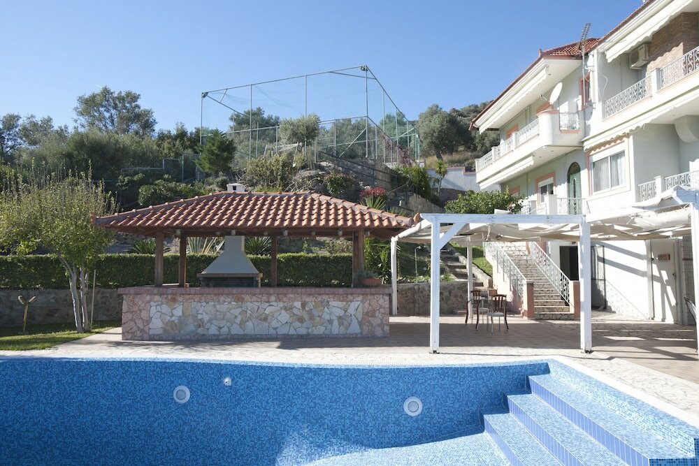 Фото Spacious villa at Ilia Edipsou