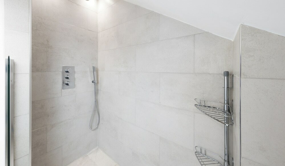 Фото Brand New Unique 2 Bedroom Apartment