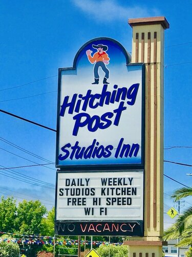 Гостиница Hitching Post Studios Inn
