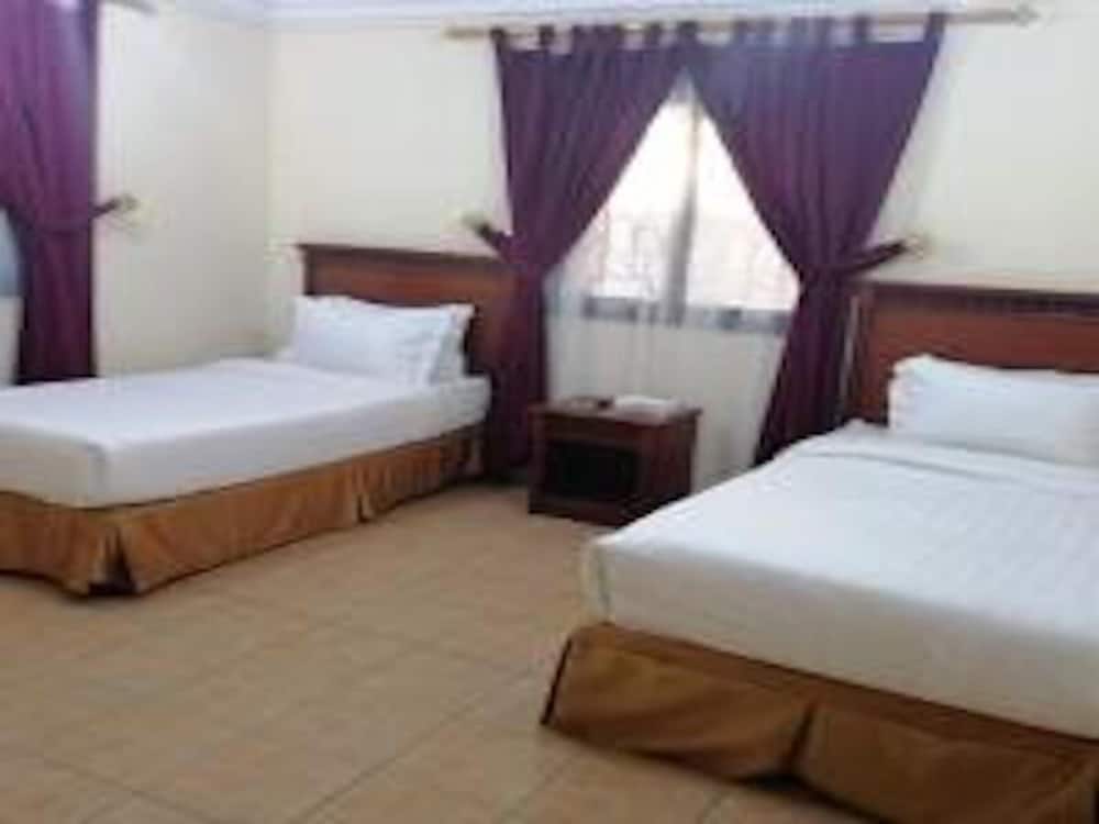 Фото Iwan Alandalusia Suites - Hira