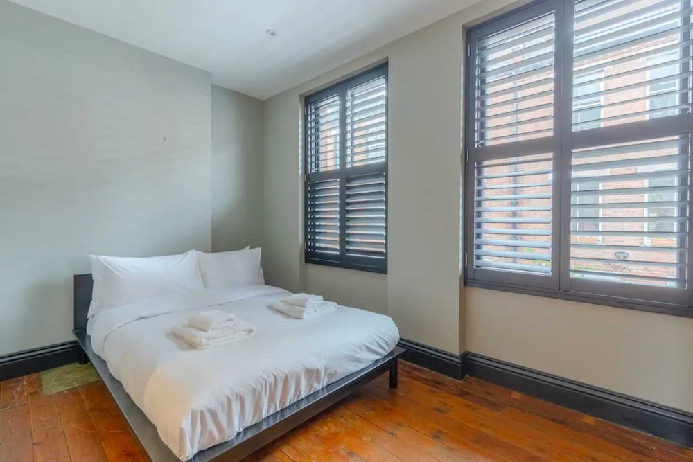 Фото Inviting 4bd With Private Patio - Bethnal Green