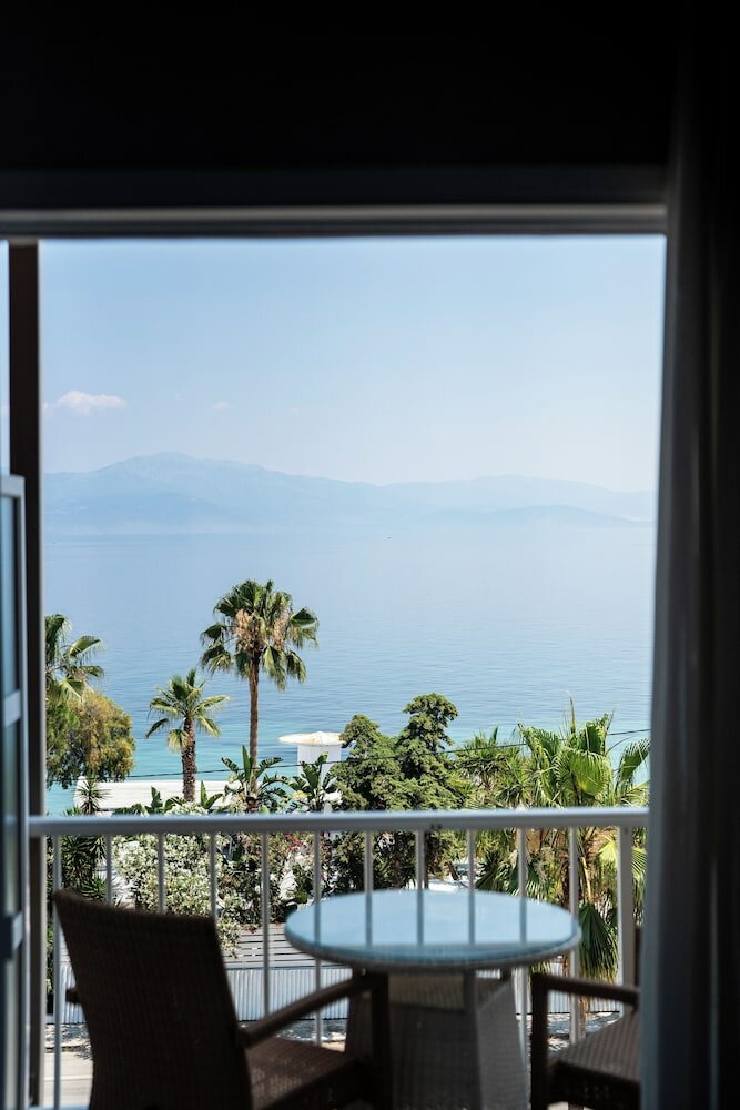 Фото Black and White Boho Resort