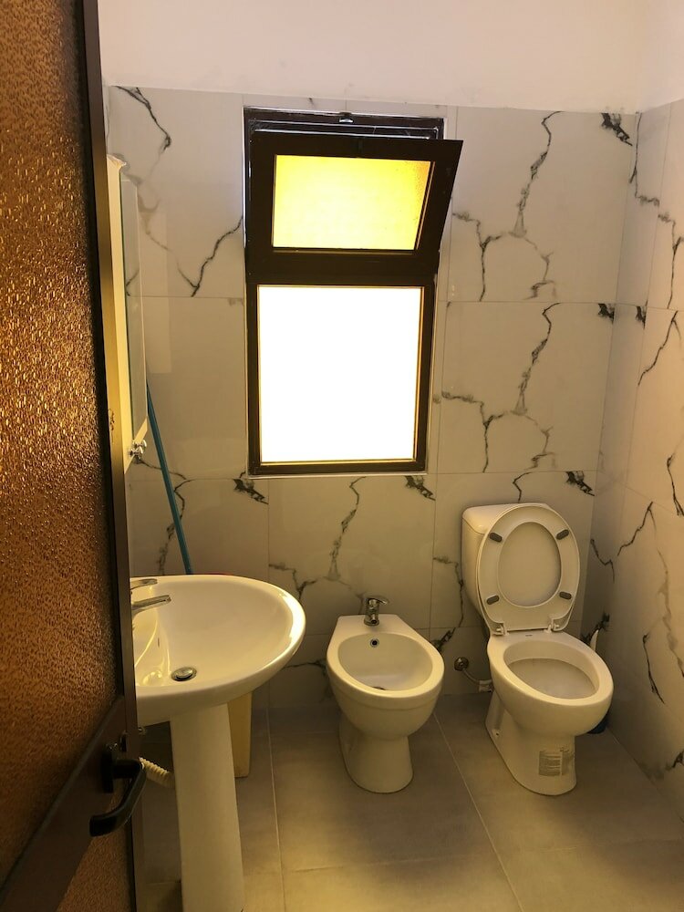 Фото Hotel Gjinaj