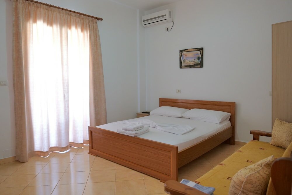 Фото Pellumb Apartments