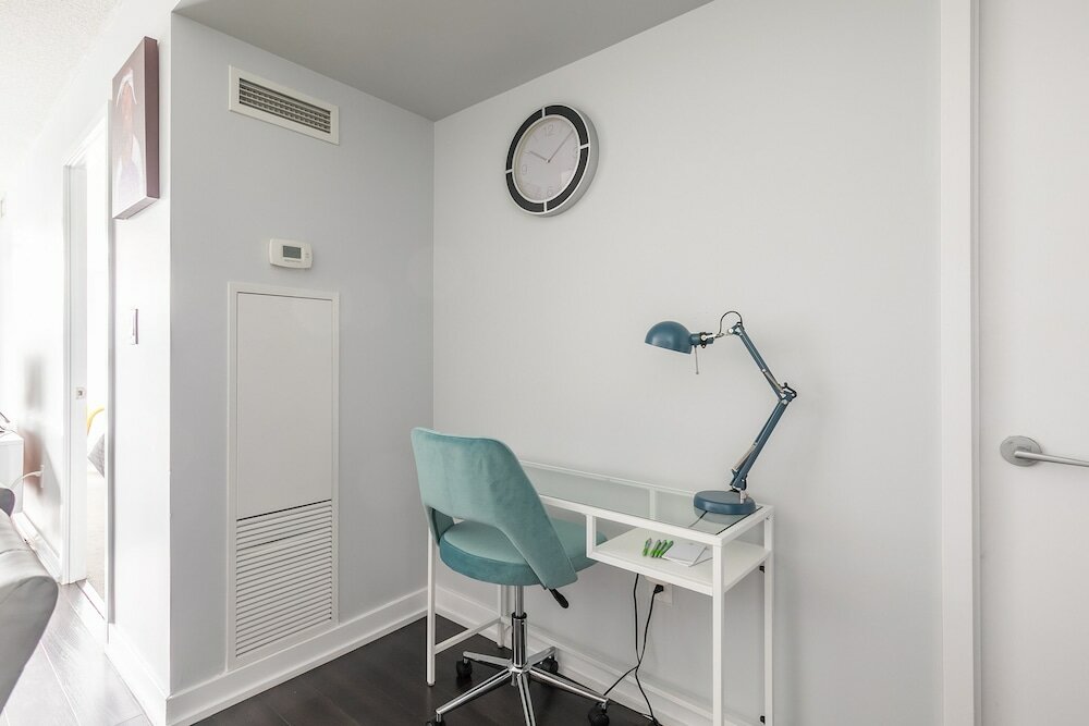 Фото SkyTree - Condos in Heart of Downtown