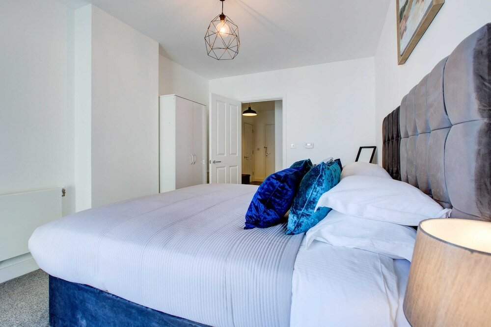 Фото Modern Greenwich Flat With Parking