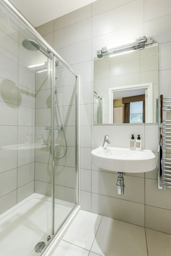 Фото Stylish 3 Bed 3 bath in Kens High St